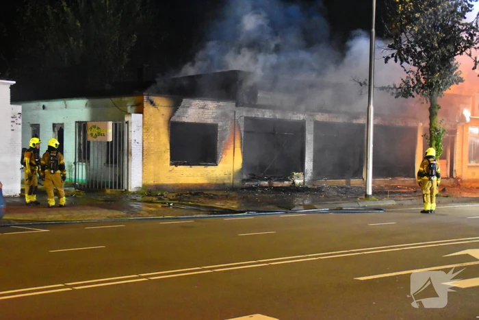 Forse rookontwikkeling bij uitslaande brand bij leegstaand pand