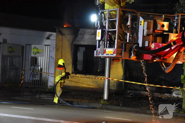 Forse rookontwikkeling bij uitslaande brand bij leegstaand pand
