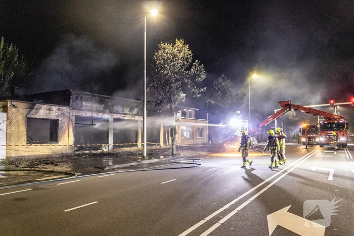 Forse rookontwikkeling bij uitslaande brand bij leegstaand pand
