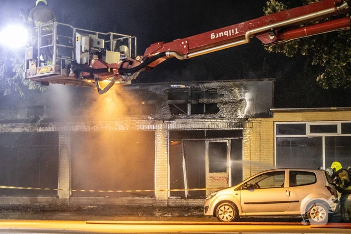 Forse rookontwikkeling bij uitslaande brand bij leegstaand pand