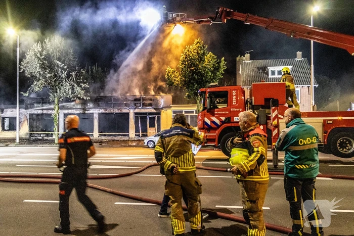 Forse rookontwikkeling bij uitslaande brand bij leegstaand pand