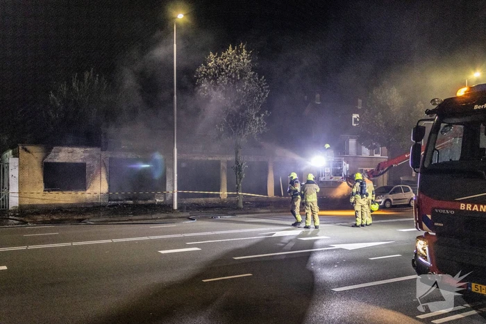 Forse rookontwikkeling bij uitslaande brand bij leegstaand pand