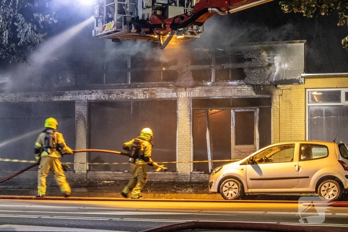 Forse rookontwikkeling bij uitslaande brand bij leegstaand pand
