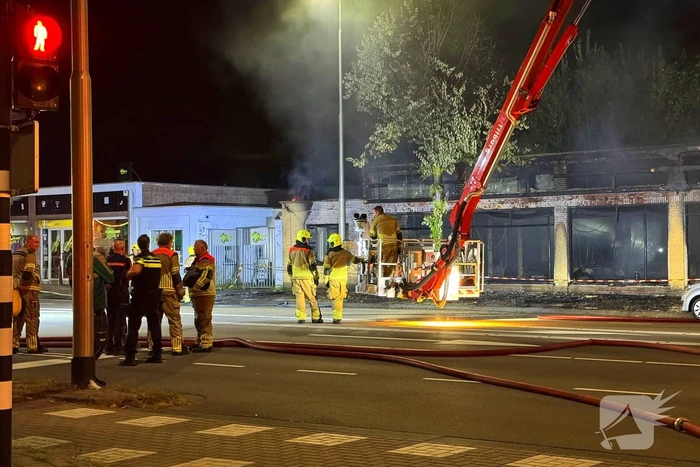 Forse rookontwikkeling bij uitslaande brand bij leegstaand pand