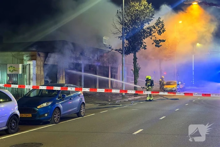 Forse rookontwikkeling bij uitslaande brand bij leegstaand pand
