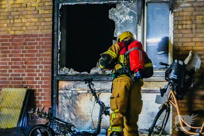 Fatbike vat vlam en verwoest woning