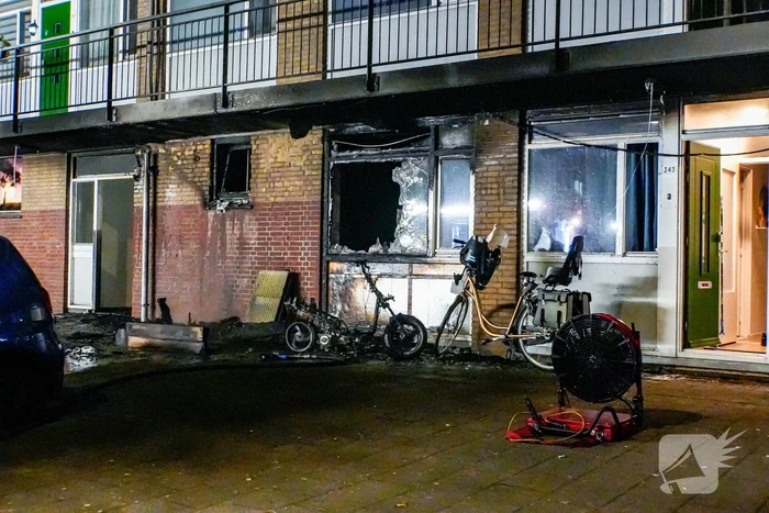 Fatbike vat vlam en verwoest woning