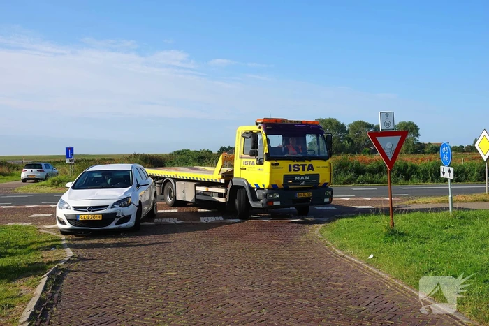 Brommerrijder naar ziekenhuis na aanrijding met auto