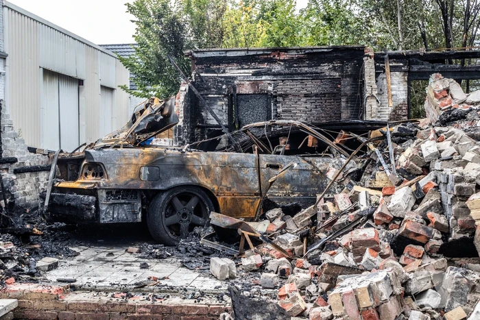 Veel schade dag na grote brand in leegstaand pand