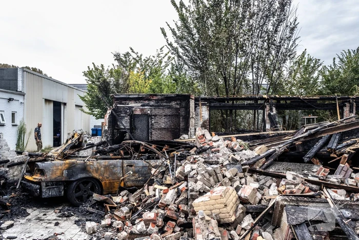 Veel schade dag na grote brand in leegstaand pand