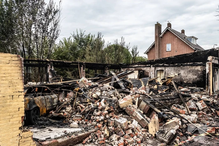 Veel schade dag na grote brand in leegstaand pand