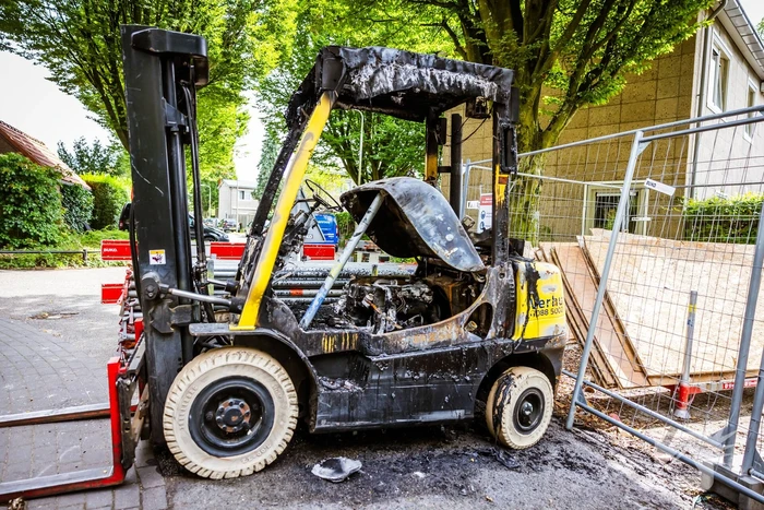 Werklui gedupeerd door afgebrande vorkheftruck
