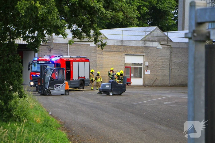 Veegwagen vat vlam in meelfabriek