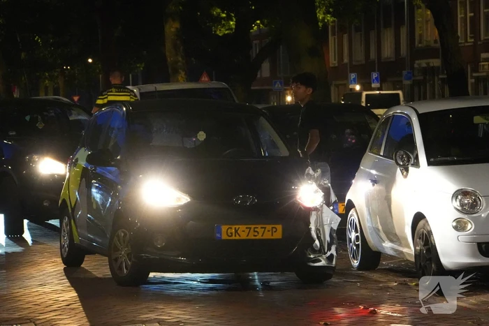 Dronken automobilist rijdt tegen drie geparkeerde voertuigen