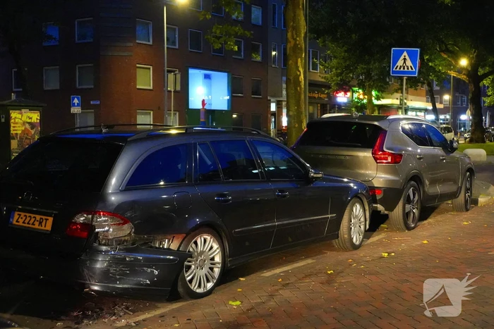 Dronken automobilist rijdt tegen drie geparkeerde voertuigen