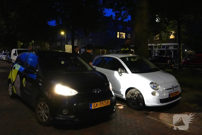 Dronken automobilist rijdt tegen drie geparkeerde voertuigen