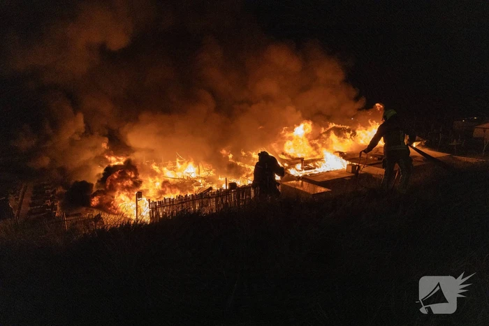 Strandtent Hippie Fish volledig in brand