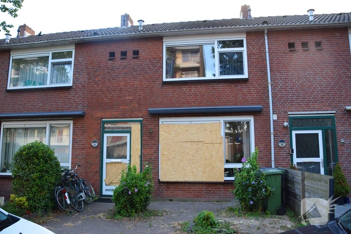 Arrestatieteam bestormt woning