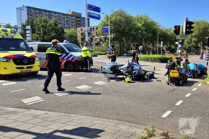 Fietser geschept door motorrijder politie