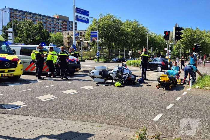 Fietser geschept door motorrijder politie