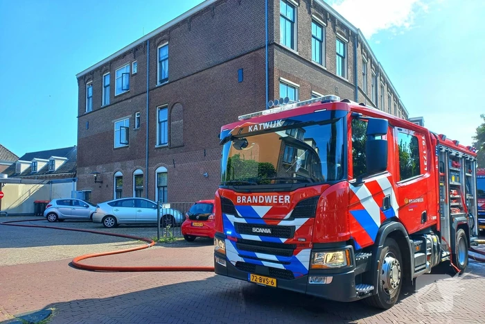 Vluchtelingenopvang ontruimd door brandend bankstel