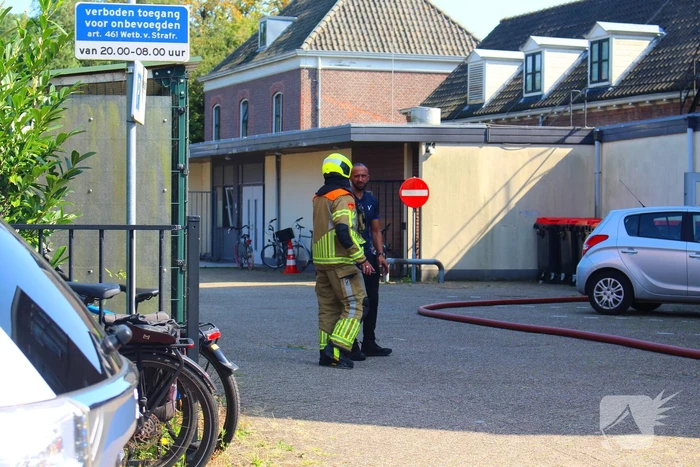 Vluchtelingenopvang ontruimd door brandend bankstel