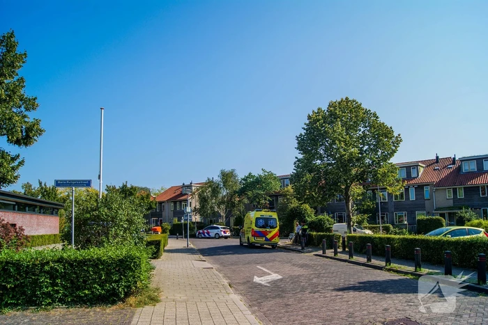 Fietsers botsen met elkaar, één gewonde