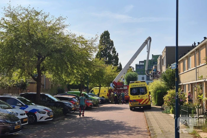 Patiënt onder politie en trauma-arts naar ziekenhuis begeleid