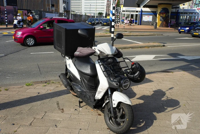 Bezorger gewond bij botsing met bestelbus