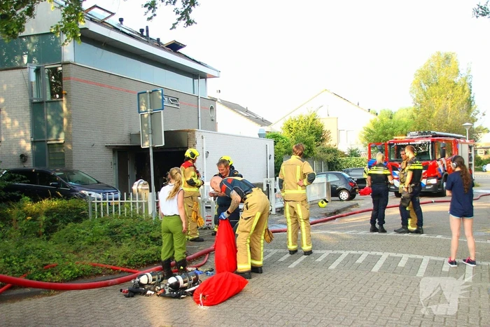 Flinke schade aan garage door scooterbrand