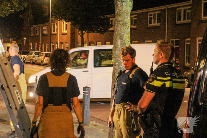 Brandweer op onderzoek uit na vreemde lucht in woning