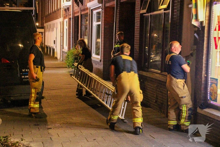 Brandweer op onderzoek uit na vreemde lucht in woning