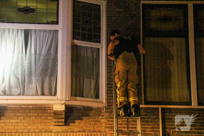 Brandweer op onderzoek uit na vreemde lucht in woning
