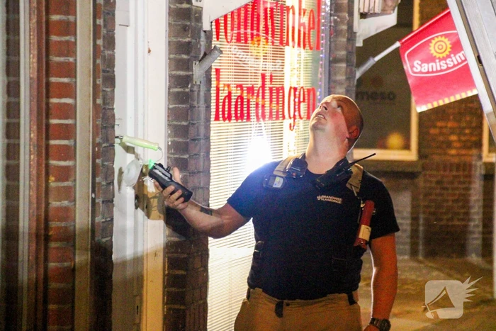 Brandweer op onderzoek uit na vreemde lucht in woning