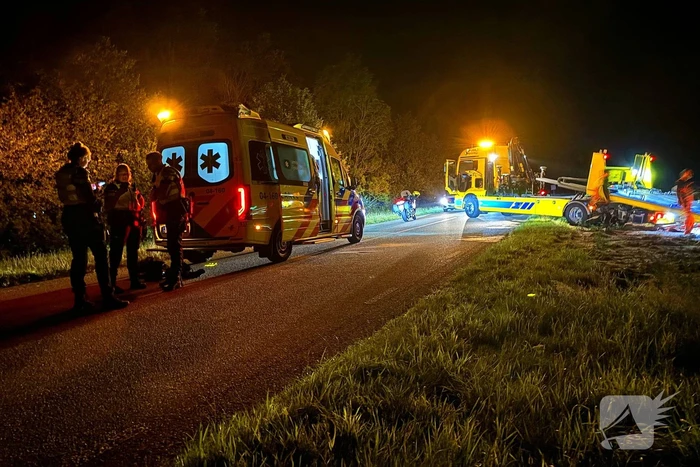 Motorrijder vliegt uit de bocht