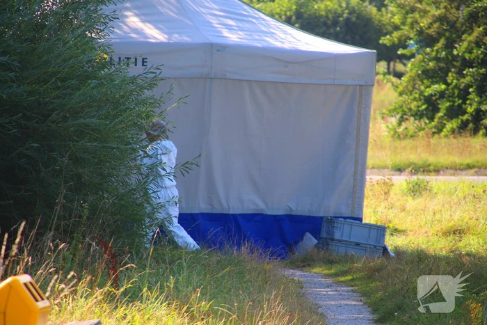 Overleden vrouw op afgelegen plek aangetroffen
