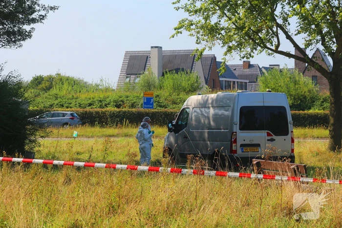 Overleden vrouw op afgelegen plek aangetroffen