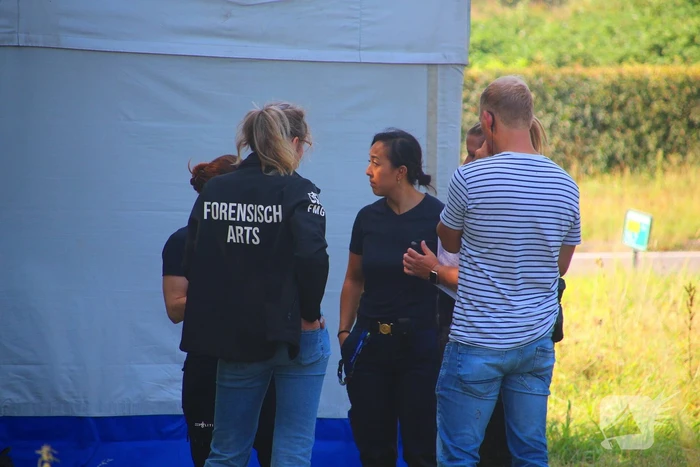 Overleden vrouw op afgelegen plek aangetroffen