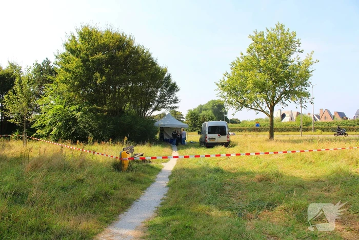 Overleden vrouw op afgelegen plek aangetroffen