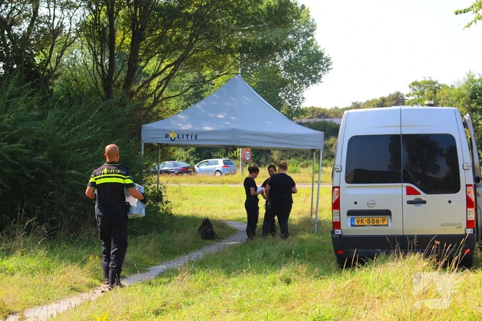 Overleden vrouw op afgelegen plek aangetroffen
