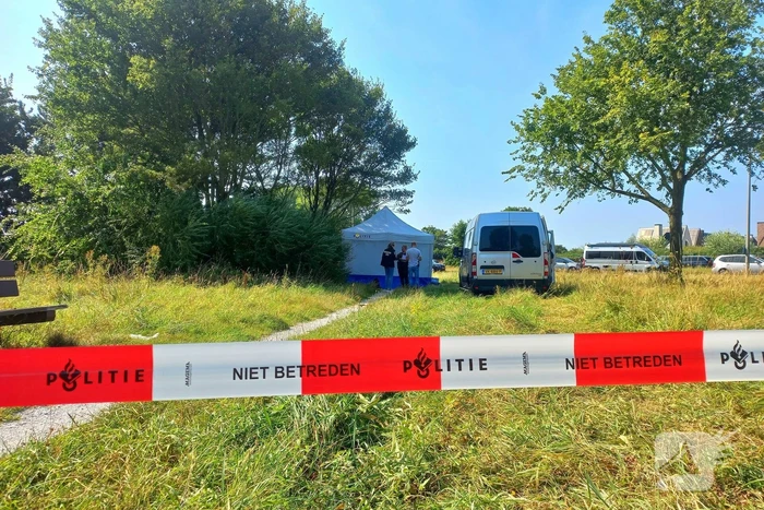 Overleden vrouw op afgelegen plek aangetroffen