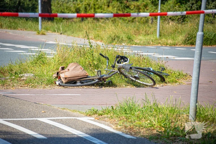 Twee fietsers botsen op elkaar