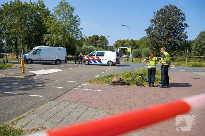 Twee fietsers botsen op elkaar