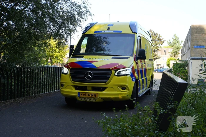 Twee scooterrijders met elkaar in botsing