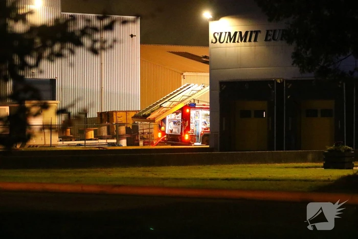 Zeer grote uitslaande brand in bedrijspand