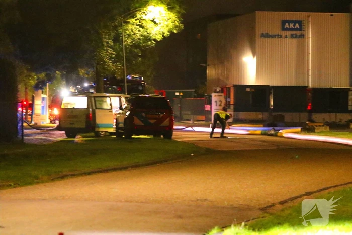Zeer grote uitslaande brand in bedrijspand