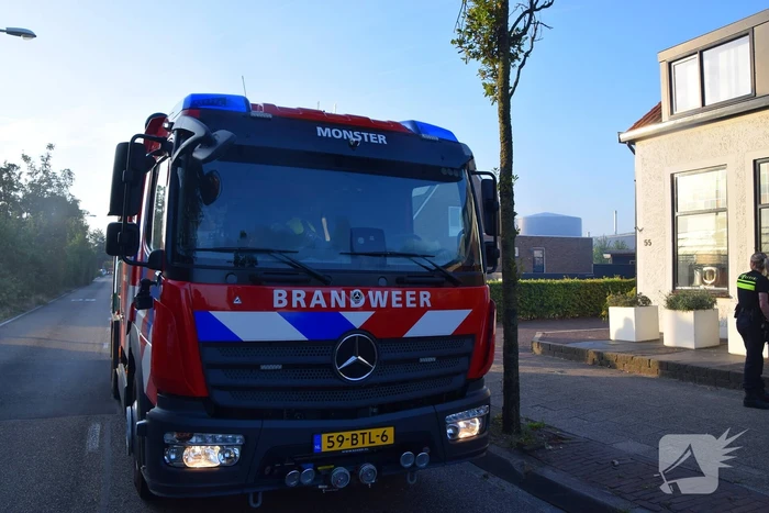 Brand in bedrijf veroorzaakt zwarte rookpluimen
