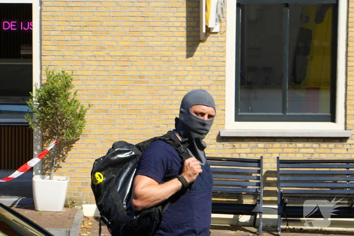 Arrestatieteam ingezet voor man op dak