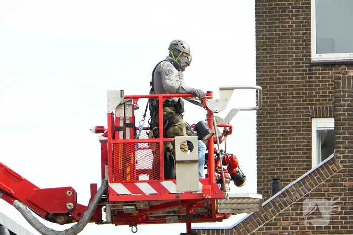 Arrestatieteam ingezet voor man op dak