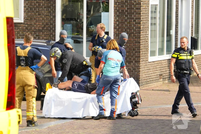 Arrestatieteam ingezet voor man op dak